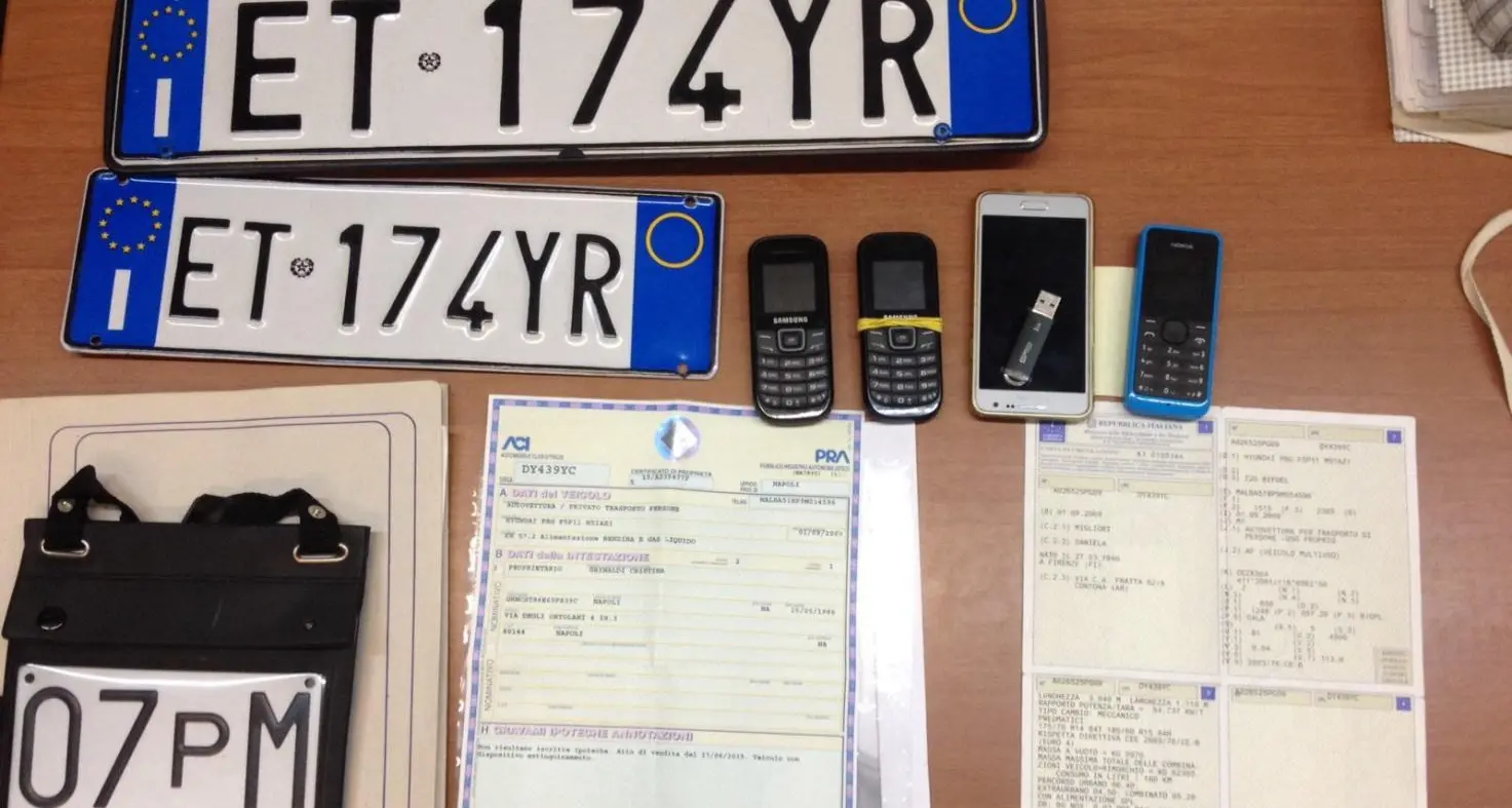 Vendeva auto rubate sul web, arrestato