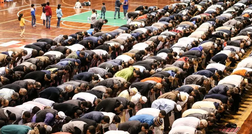 Islam, festa del sacrificio In settecento al Palasport