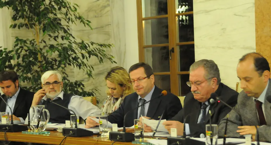 Approvato il bilancio 2015, Pd diviso sul voto finale