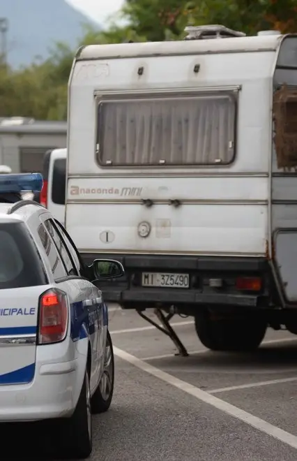 Parcheggio in via Scuderie Sgomberati auto e camper