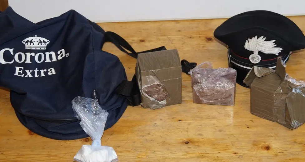 Arrestati con due chili di hashish