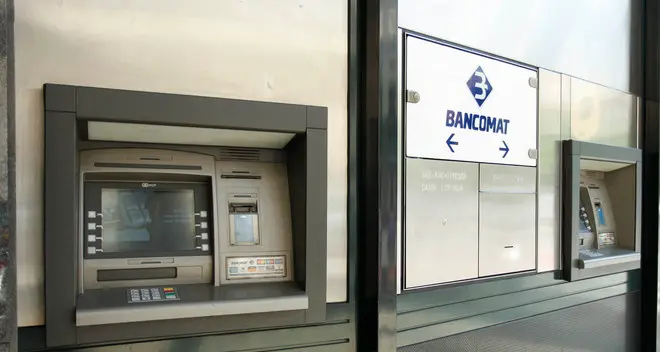 Bancomat clonati in piazza Mazzini
