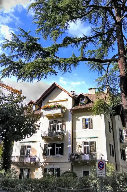In via Egger Lienz giù la storica villa arriva il condominio