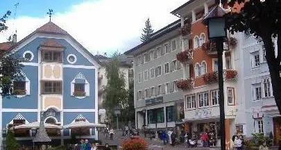 Ortisei caccia le auto e allarga la zona pedonale