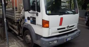 Camion percorre contromano via Rovigo, nessuno lo ferma