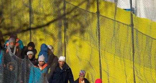 L’Austria: «Siamo pronti a mettere i reticolati»