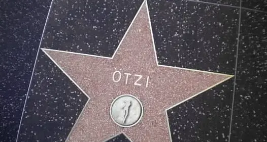 Ötzi superstar: su facebook il gioco del trasformismo