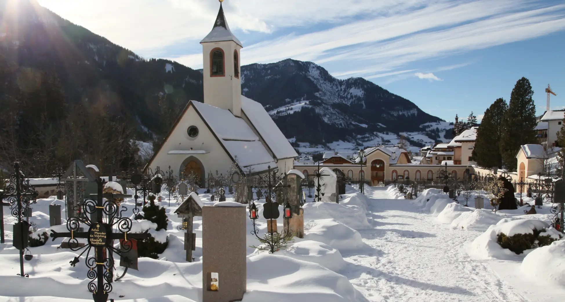 Ortisei, denunciati tre necrofori per vilipendio di cadavere