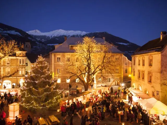 Suedtirol, Vinschgau, Glurns, Winter, Dezember, Adventmarkt, Markt, Glurnser Advent, Wochenende, Weihnachtsmarkt,