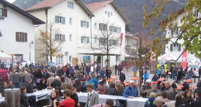 Cortina, un giro di vite sugli orari delle feste