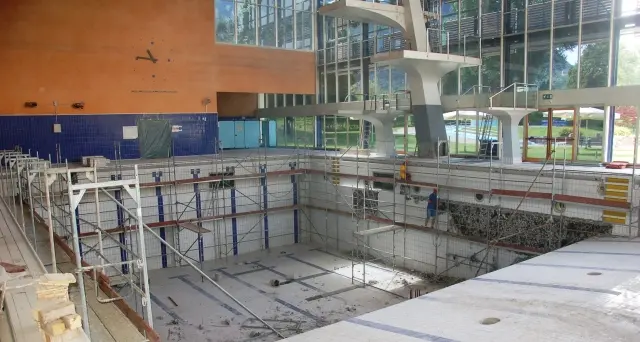 Bolzano, iniziati i lavori alla piscina coperta di viale Trieste