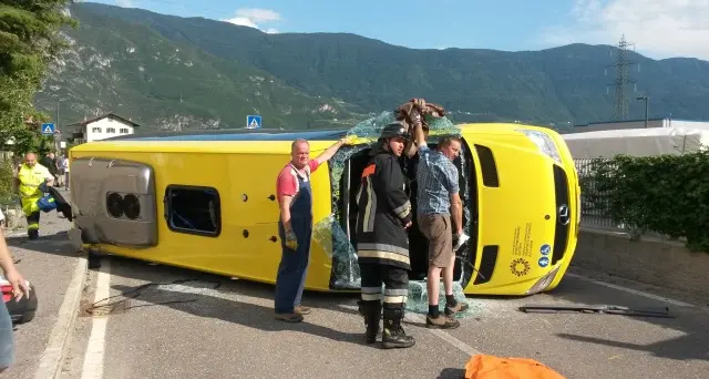 Magrè: schianto tra Citybus e auto, 7 feriti - IL VIDEO