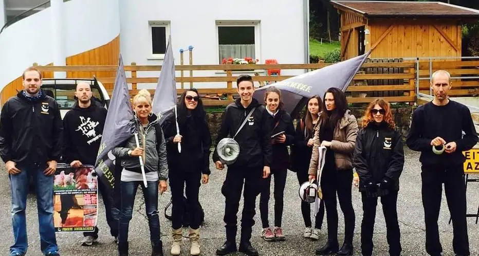 Funes, il Fronte Animalista contro la festa dello speck