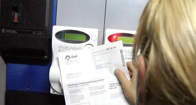 Ae taglia la luce a 2.000 famiglie l’anno