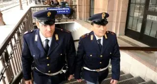 Cammina sui binari: trentenne travolto da un treno merci