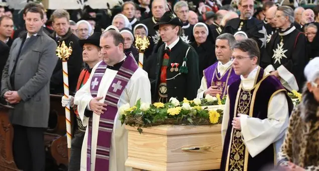 Migliaia per dire addio a Karl Golser