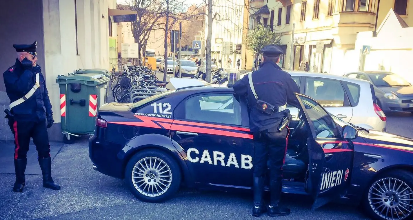 Ubriaco e senza patente, denunciato dai carabinieri di Bolzano il giovane che ha seminato il panico in A22