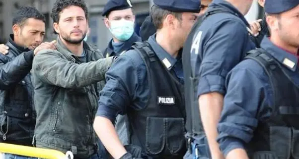 Immigrazione clandestina, la polizia arresta un dipendente di Volontarius che lavorava al Brennero