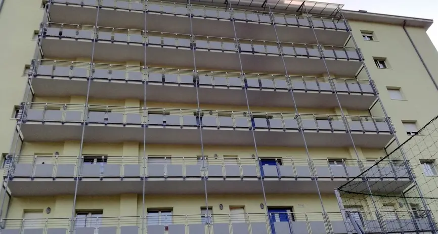 Disabili e anziani bloccati: ascensore «ko» da un mese