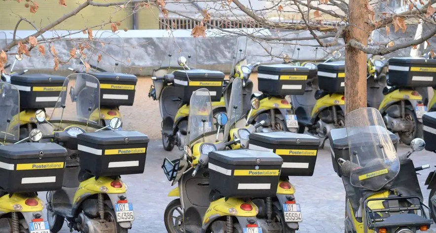 Al freddo e senza moto, postini sul piede di guerra