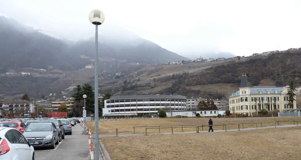 Ospedale, il parcheggio s’allarga