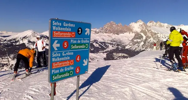 Selva Gardena, una ragazza di 17 anni si schianta sul Ciampinoi e si ferisce al volto