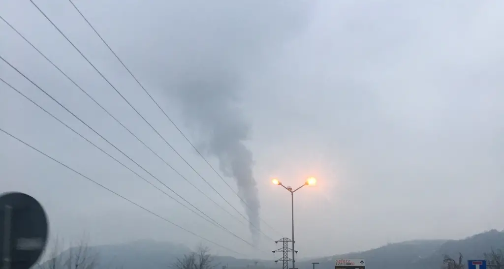 Nube fuorisce dall'inceneritore: Artioli protesta. Ecocenter rassicura: solo vapore