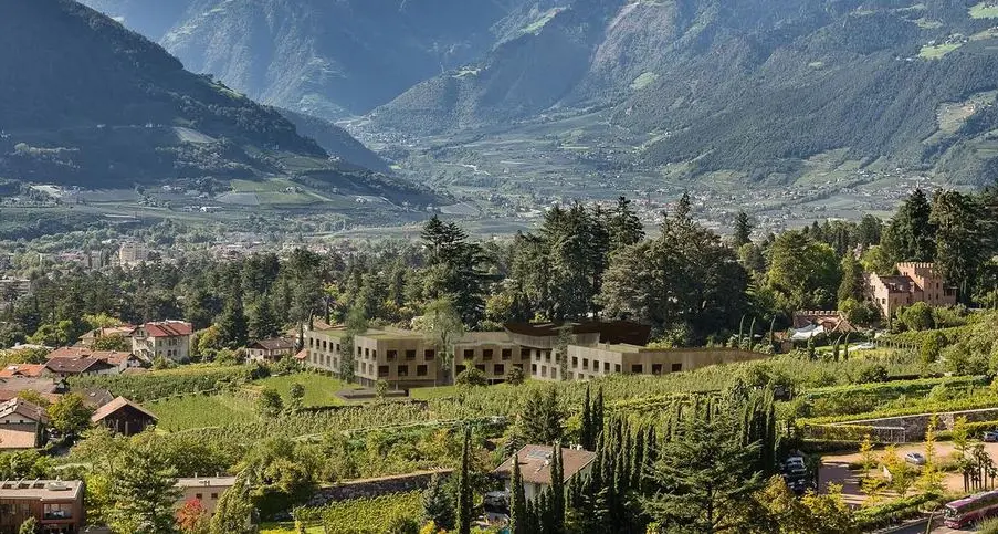 Un albergo sui terreni attorno a castel Pienzenau