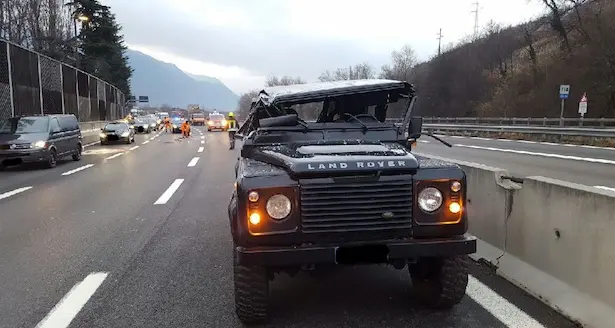 Merano, si rovescia sulla Mebo con la Land Rover: miracolato