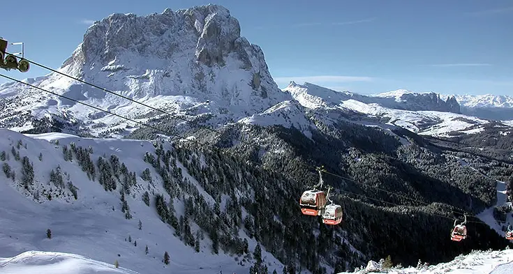 Passo Gardena, tre feriti in una comitiva sulle piste da sci