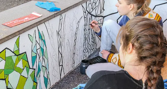 Gli studenti del liceo riportano i colori a Parco Petrarca