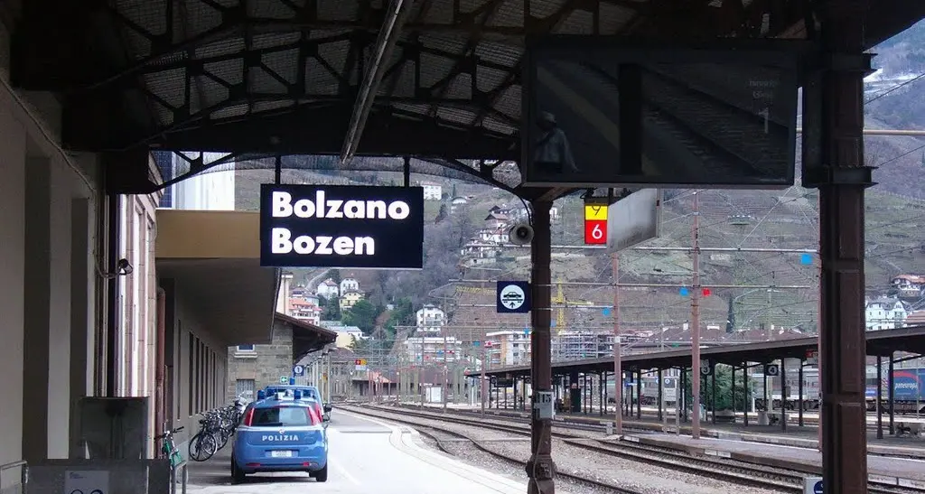 Trolley abbandonato, allarme bomba alla stazione di Bolzano