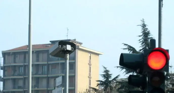 Telecamere contro chi passa con il rosso