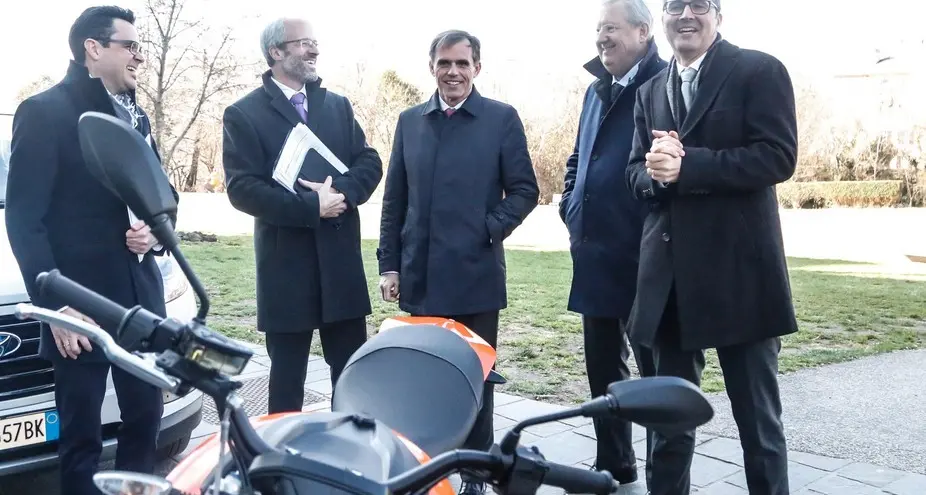 Bonus di 4 mila euro per l’auto elettrica