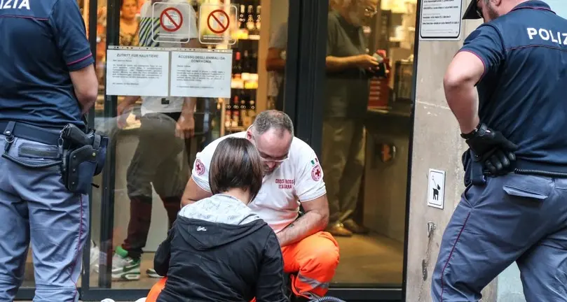 Bolzano: ruba al Despar, scappa e morde una guardia