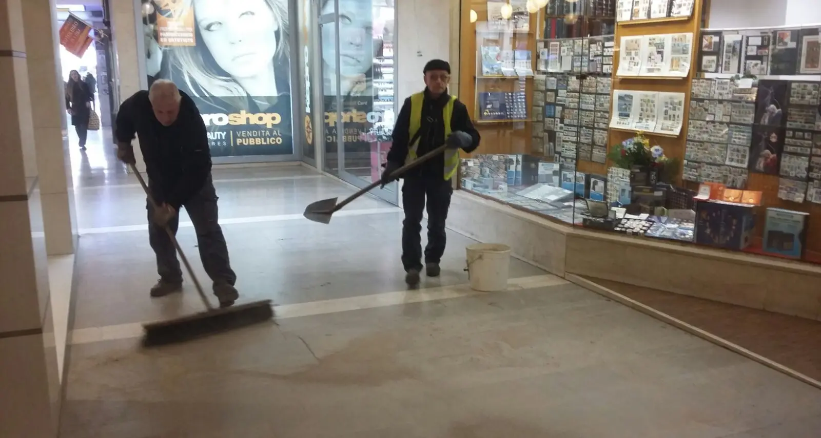 Bolzano, accoltellamento in galleria Europa: un ferito grave