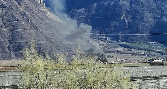 Vadena, auto in fiamme in A22