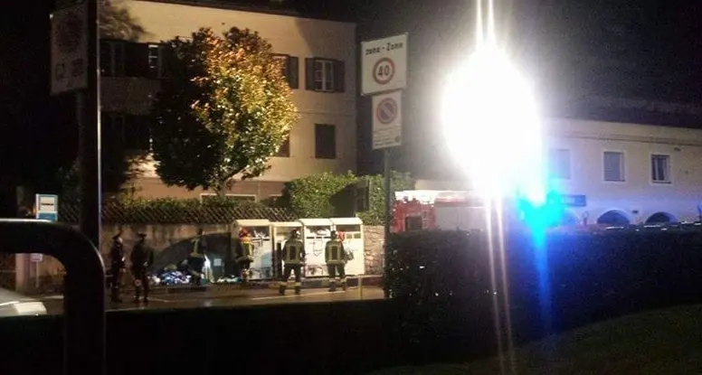 Bolzano, altro bidone in fiamme a Rencio