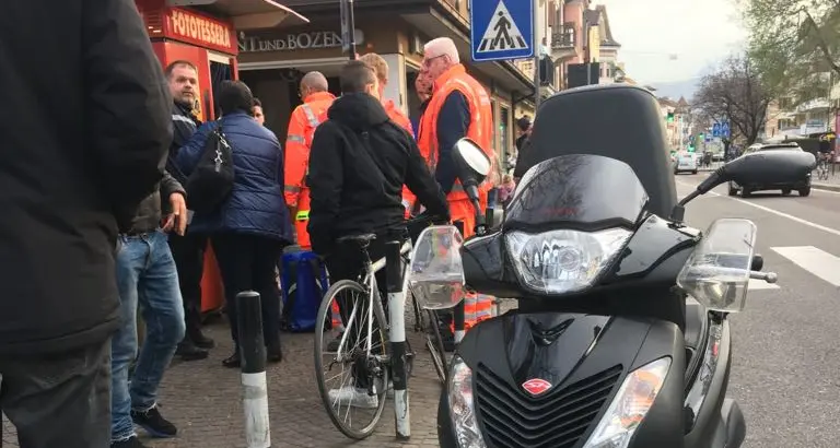 Bolzano, scooter contro bici: ferito il ciclista