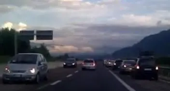 Auto contromano, Mebo in tilt