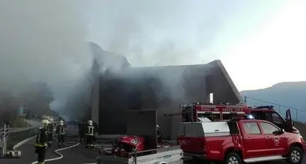 Centro di Laimburg, in fiamme due silos