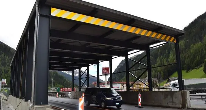 Migranti, l'Austria costruirà un binario speciale per controllarli uno a uno