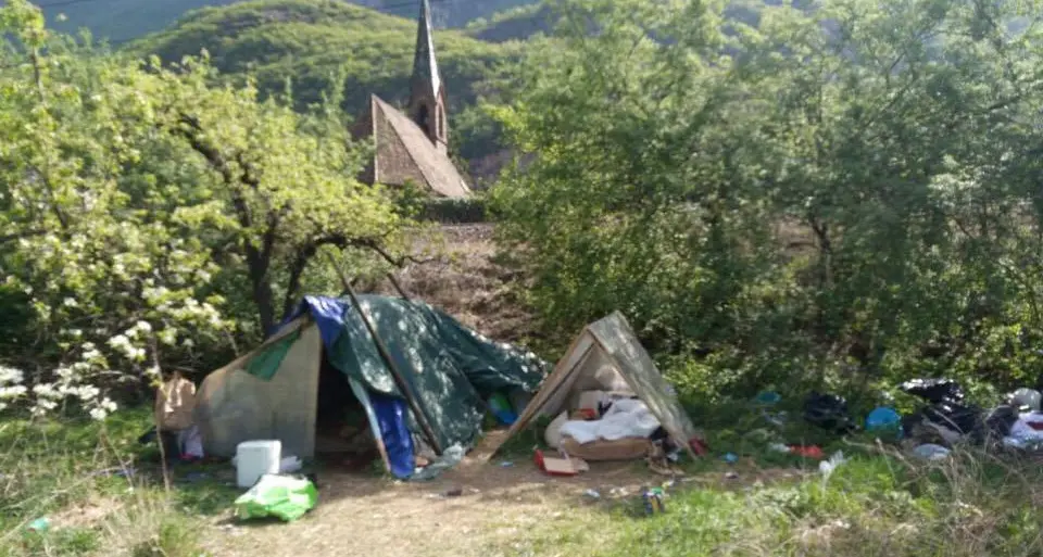 Bolzano, accampamento abusivo in via Baracca