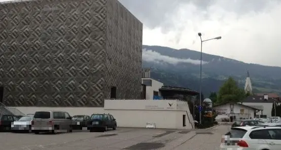 Sbarre al parcheggio Priel, il Comune avvia la gara