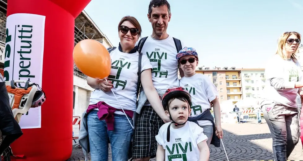 Famiglie e tanti bambini alla passeggiata per Vivicittà