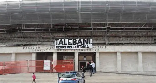 Bolzano, protesta di Casapound in piazza Tribunale