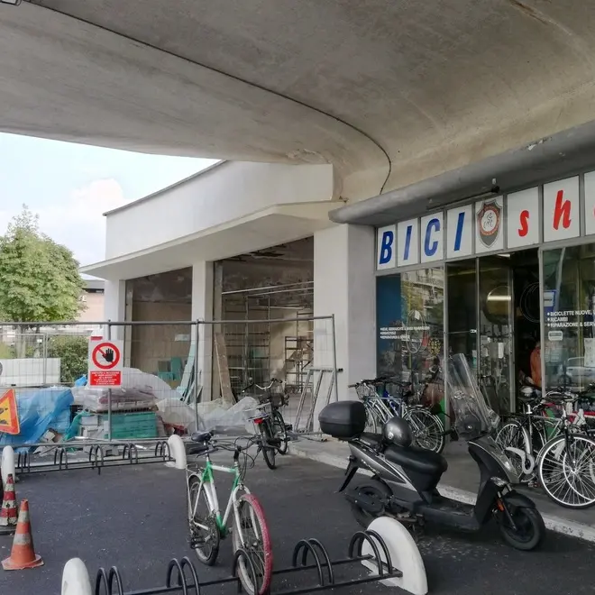 La “mensa” dei senzatetto all’ex Ip di Piazza Verdi