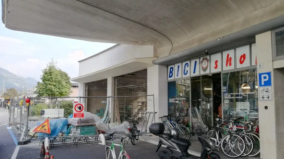 La “mensa” dei senzatetto all’ex Ip di Piazza Verdi