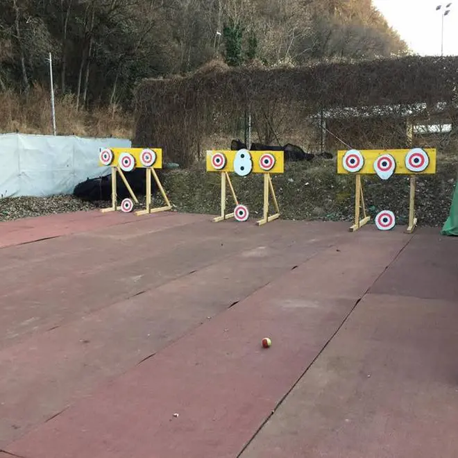 Un campo per il lancio di coltelli