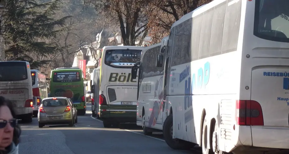 Auto, bici, pedoni insieme negli «spazi condivisi»